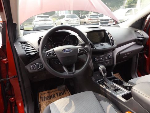Used 2018 Ford Escape SE w/ SE Sync 3 Package AWD/4WD image 16