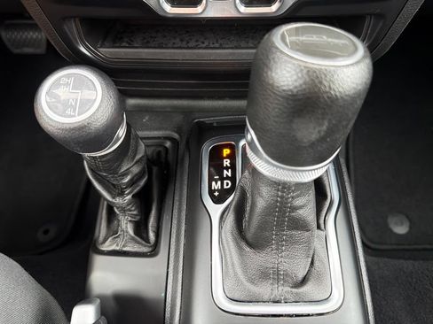 Used 2022 Jeep Gladiator Sport AWD/4WD image 37