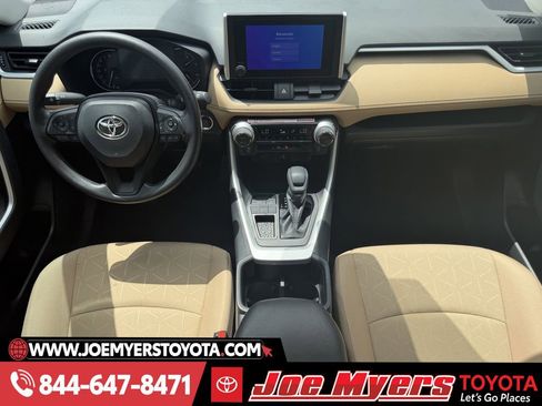 Used 2025 Toyota RAV4 XLE image 13