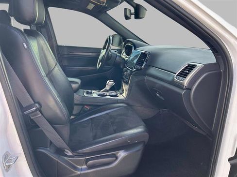 Certified 2022 Jeep Grand Cherokee Laredo X image 18