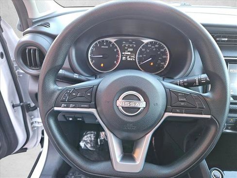Used 2022 Nissan Kicks S FWD image 13