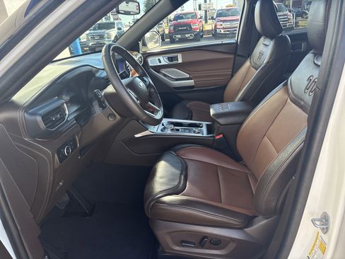 Used 2024 Ford Explorer King Ranch w/ Technology Package image 11