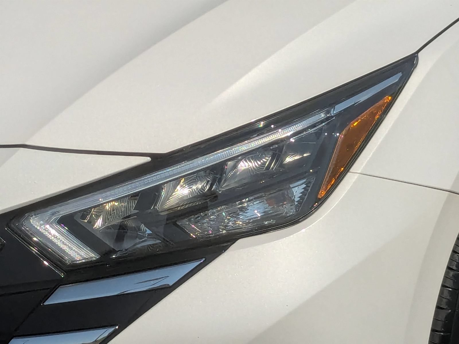 Used 2025 Nissan Versa SV FWD image 9