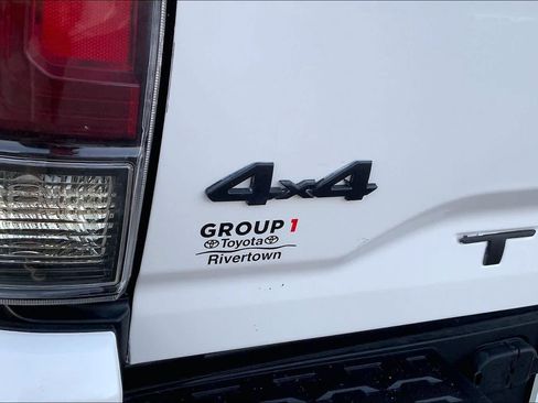 Used 2018 Toyota Tacoma SR w/ SR Convenience Package AWD/4WD image 28