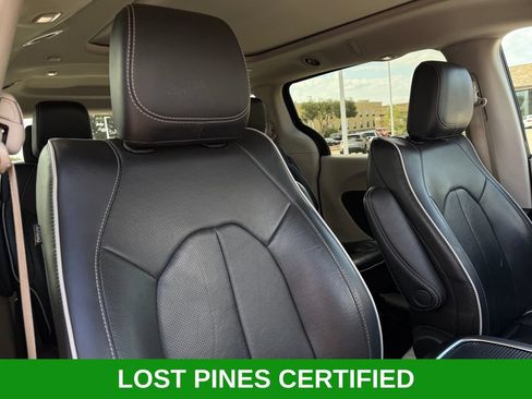 Used 2023 Chrysler Pacifica Limited FWD image 28