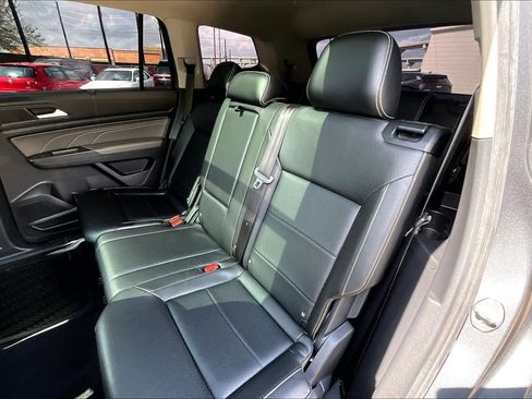 Used 2023 Volkswagen Atlas SE w/ Panoramic Sunroof Package image 19