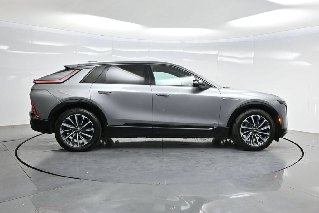 Used 2024 Cadillac Lyriq Sport RWD image 37