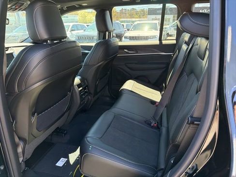 New 2026 Jeep Grand Cherokee Altitude AWD/4WD image 8