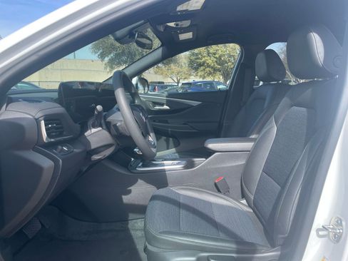 Used 2025 Buick Envista Preferred image 28