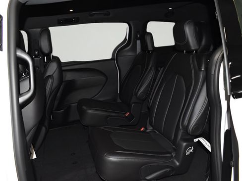 New 2026 Chrysler Pacifica Select FWD image 24