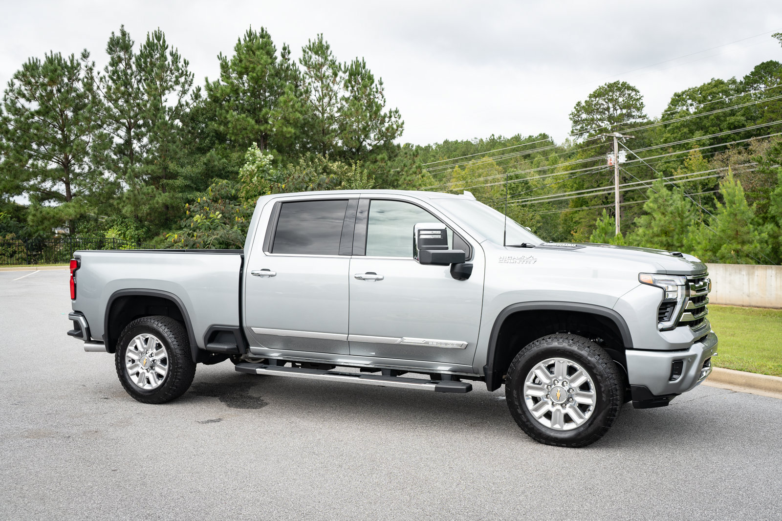 Used 2025 Chevrolet Silverado 2500 High Country w/ Technology Package AWD/4WD image 23