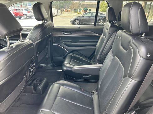 Used 2022 Jeep Grand Cherokee L Limited w/ Luxury Tech Group II image 19