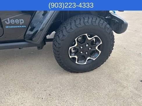 Used 2023 Jeep Wrangler Unlimited Rubicon 4xe w/ Cold Weather Group AWD/4WD image 18