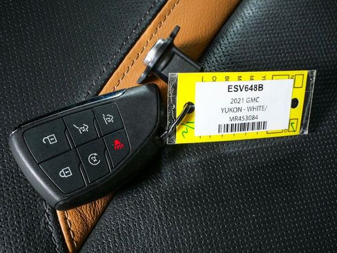 Used 2021 GMC Yukon XL AT4 w/ Technology Package AWD/4WD image 42