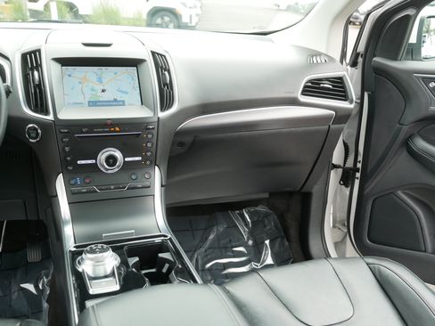 Used 2019 Ford Edge Titanium w/ Equipment Group 301A AWD/4WD image 22