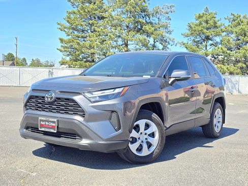 Used 2025 Toyota RAV4 LE AWD/4WD image 32
