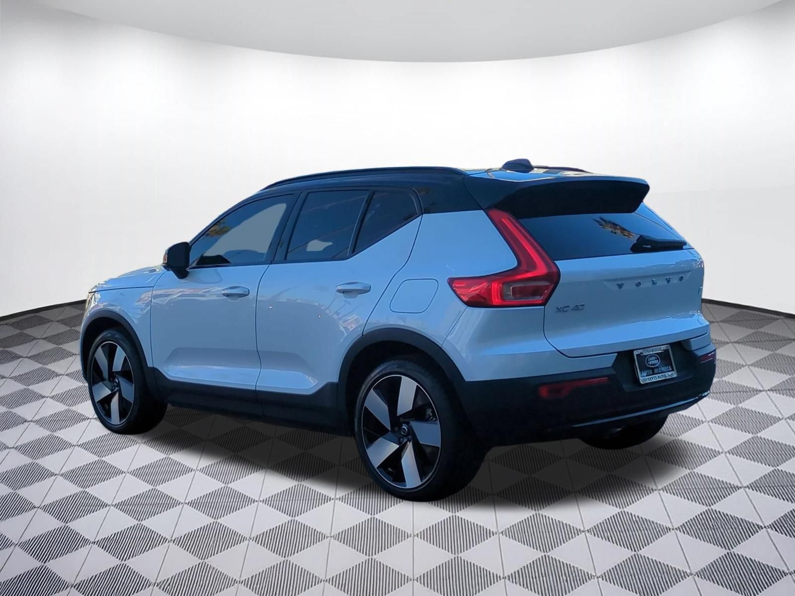 Used 2023 Volvo XC40 Recharge Ultimate AWD/4WD image 3