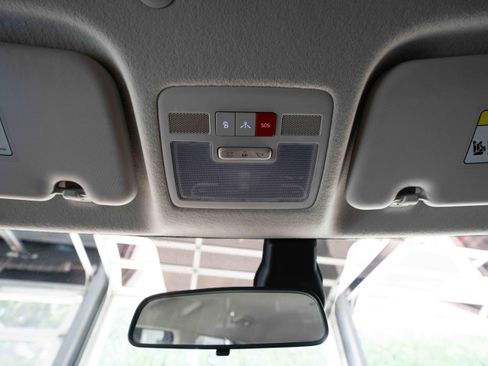 Used 2024 Hyundai Venue Limited FWD image 18