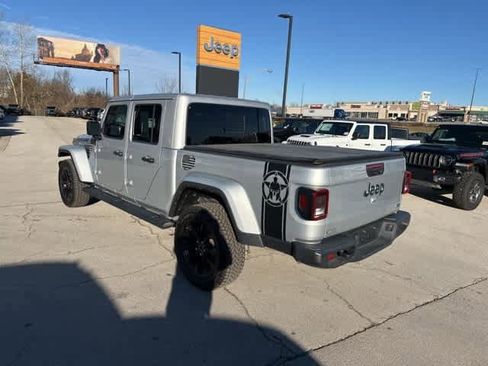 Used 2023 Jeep Gladiator Overland image 18