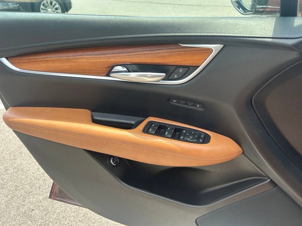 Used 2022 Cadillac XT5 Premium Luxury w/ Technology Package FWD image 25