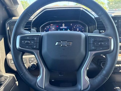 Used 2025 Chevrolet Silverado 1500 LT Trail Boss w/ Dark Appearance Package AWD/4WD image 16
