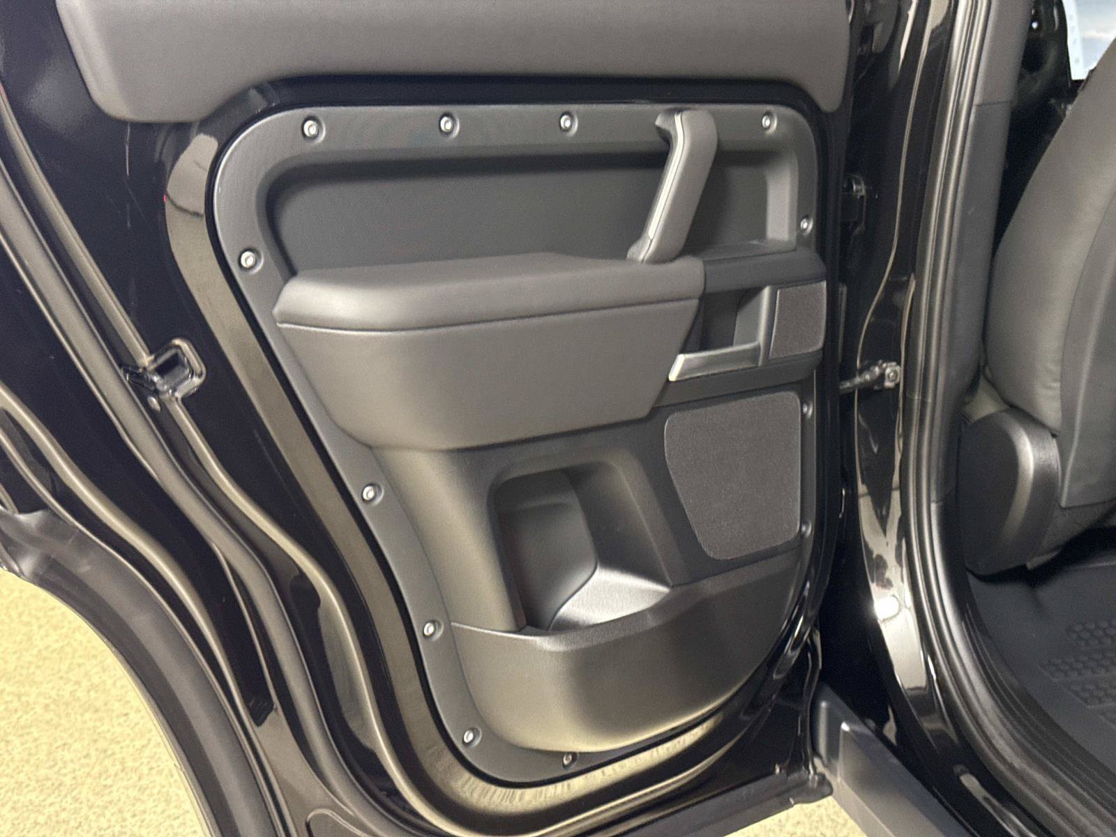 New 2026 Land Rover Defender 110 X-Dynamic SE AWD/4WD image 12