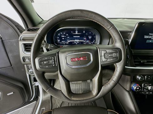 Used 2022 GMC Yukon XL AT4 AWD/4WD image 11