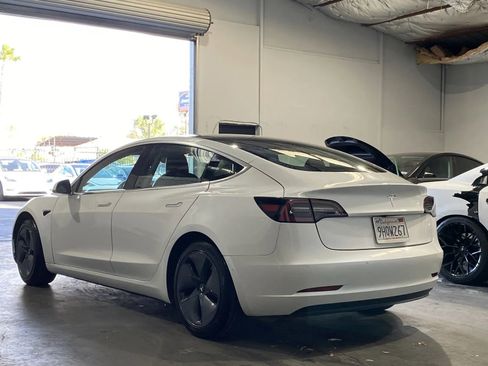 Used 2020 Tesla Model 3 Standard Range Plus image 2