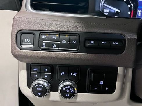 Used 2021 GMC Yukon Denali w/ Denali Ultimate Package AWD/4WD image 26