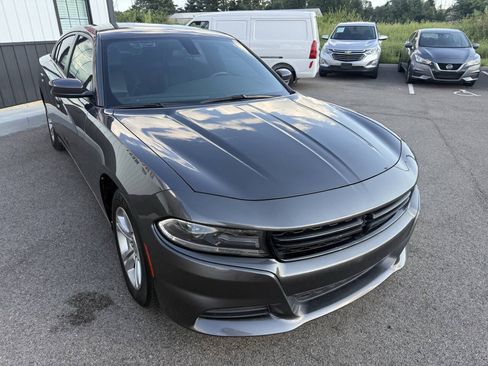 Used 2019 Dodge Charger SXT w/ Leather Interior Group RWD image 4