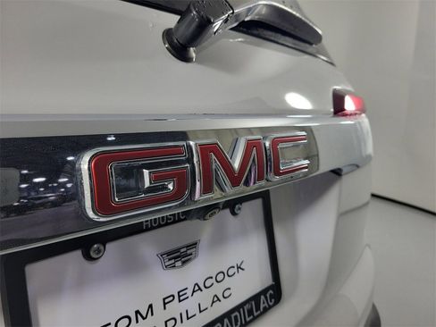 Used 2023 GMC Acadia SLT image 6