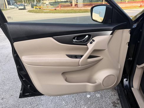 Used 2015 Nissan Rogue SV FWD image 14
