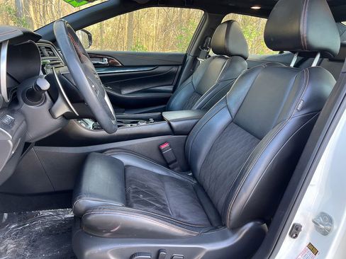 Used 2022 Nissan Maxima SR w/ Sport Mat Group FWD image 13