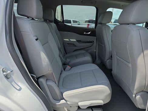 Used 2021 GMC Acadia SLT w/ Technology Package FWD image 16