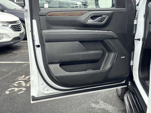 Used 2024 Chevrolet Suburban Premier image 18