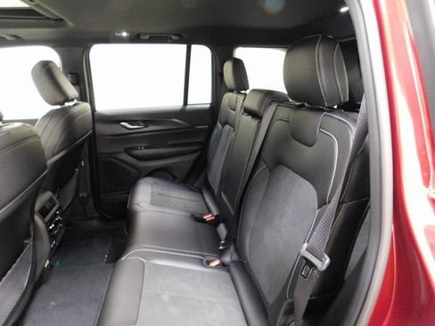 New 2025 Jeep Grand Cherokee Altitude image 10
