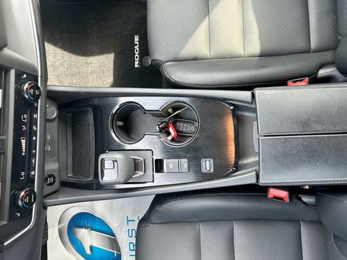 Used 2025 Nissan Rogue SV w/ SV Premium Package FWD image 19