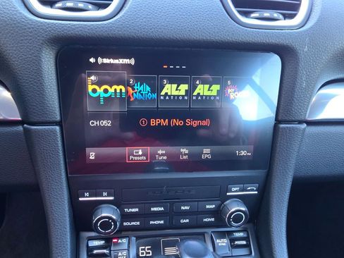 Used 2025 Porsche 718 Cayman S w/ Sport Chrono Package RWD image 34