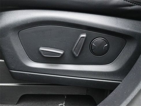 Used 2022 Ford Explorer XLT w/ Equipment Group 202A image 17