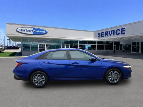 Certified 2024 Hyundai Elantra SEL FWD image 9