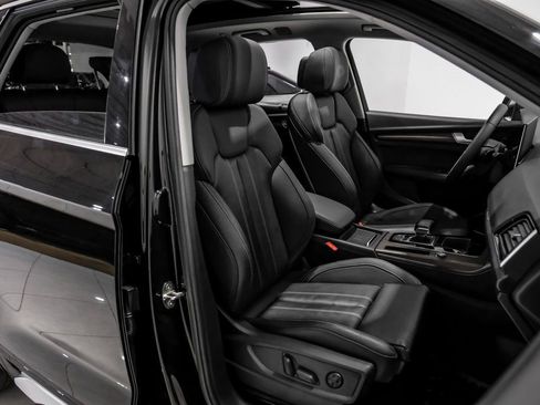 Used 2024 Audi Q5 e Prestige w/ Prestige Package image 38