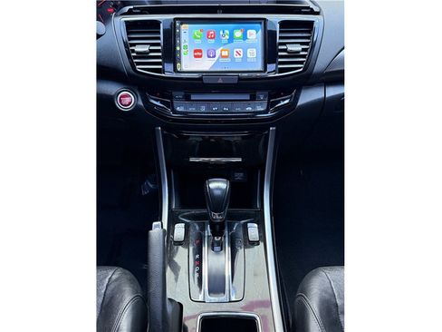 Used 2016 Honda Accord Touring image 11