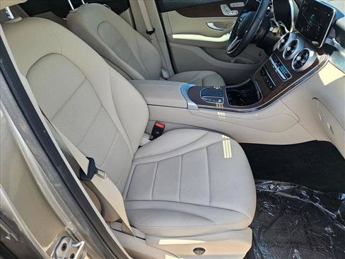 Used 2023 Mercedes-Benz GLC 300 4MATIC Coupe image 21