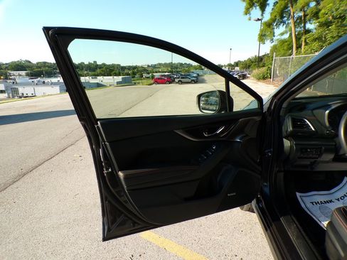 Used 2019 Subaru Crosstrek 2.0i Limited w/ Moonroof Package w/Navigation AWD/4WD image 23