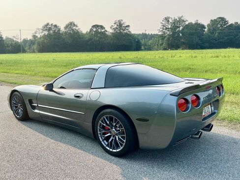 Used 2004 Chevrolet Corvette Coupe w/ Roof Package RWD image 4