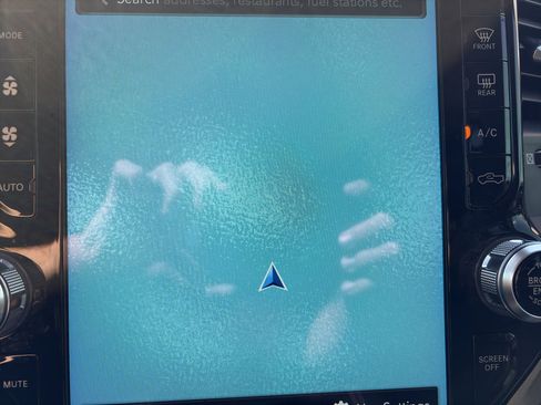 Used 2020 RAM 1500 Laramie AWD/4WD image 23