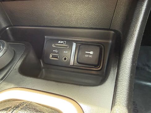 Used 2017 Jeep Cherokee Latitude AWD/4WD image 25