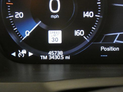 Used 2021 Volvo XC90 T6 Momentum w/ Protection Package Premier image 10