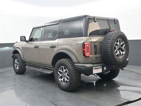 Used 2025 Ford Bronco Badlands image 3