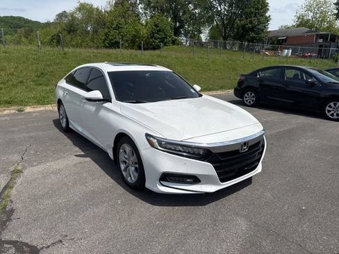 Used 2018 Honda Accord Touring image 2